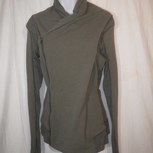 LULULEMON sz 8 BHAKTI Jacket Yoga Green *super cute*